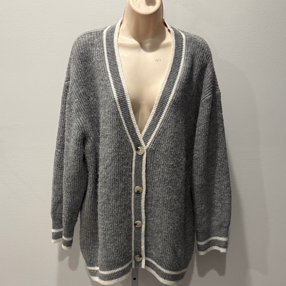 A New Day Gray White Women Cardigan Sweater Size M Oversized V-neck Knit Button - Picture 3 of 10